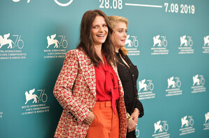 Catherine+Deneuve+La+V+rit+Truth+Photocall+duCM9RY2SAUx.jpg