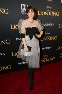 Zooey+Deschanel+World+Premiere+Disney+Lion+hwguePH29X_x.jpg