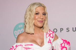 Tori+Spelling+Beverly+Hills+90210+Peach+Pit+ZtSRX4vAUhMx.jpg