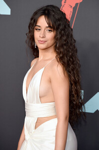 Camila+Cabello+2019+MTV+Video+Music+Awards+ZoRE9DIjlMIx.jpg