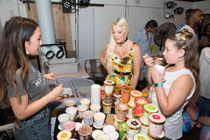 Tori+Spelling+Backstage+Creations+Celebrity+7IhwBBrpwYVx.jpg