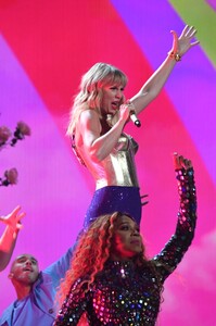       tay260819BZNimage102.jpg