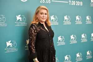 Catherine+Deneuve+La+V+rit+Truth+Photocall+PjXdoffw066x.jpg