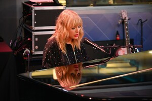       tay230819BZNimage105.jpg