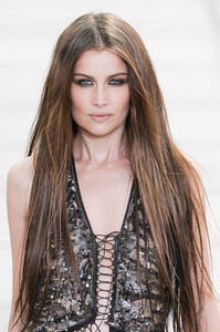 2132123345_RobertoCavalli2011WomenRTW147.thumb.jpg.2dc886094a94c425435a8fea5fa5434c.jpg