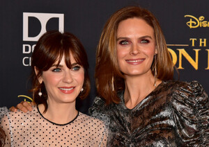 Zooey+Deschanel+Premiere+Disney+Lion+King+6ROualc6s78x.jpg