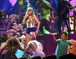       tay260819BZNimage130.jpg