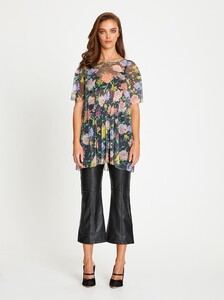319WATO00301475-cosmic-tee-black-floral-aliceMcCALL-2_c6d01dd6-ad6e-4d42-92a4-a9feb5082612.thumb.jpg.42932dd287a6830a662e829711df3e66.jpg