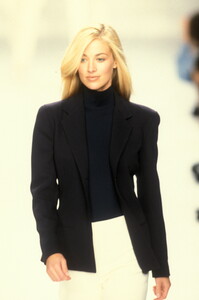 324534422_RalphLauren1996WomenRTW57.thumb.jpg.9416cd67a8c8cf9bb9ccb2f4cb3d9eae.jpg