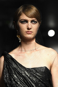 326493202_ChristianDiorRunwayParisFashionWeekHauteMiCovEZgeBhx.thumb.jpg.8860b521a3728037fea38fa1a4378c6b.jpg
