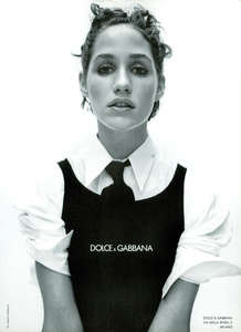 333120369_Sorrenti_Dolce__Gabbana_Spring_Summer_1994_02.thumb.png.833da2082f37bacc842ce455763a0be0.png