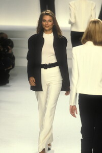 343455424_RalphLauren1996WomenRTW24.thumb.jpg.66c99acce2a9cceb5624d9adc15ce79b.jpg