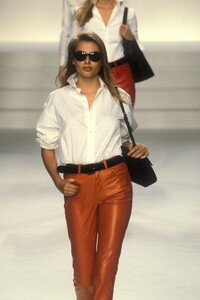 454111100_RalphLauren1996WomenRTW15.thumb.jpg.8aec082b3de581f38af0b6ef972f1cf5.jpg