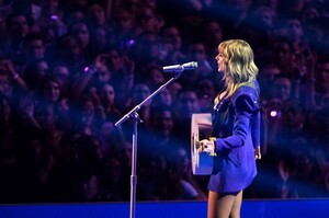       tay260819BZNimage176.jpg