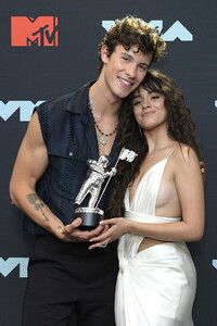 Camila+Cabello+2019+MTV+Video+Music+Awards+Q6ni8RFgL2Fx.jpg