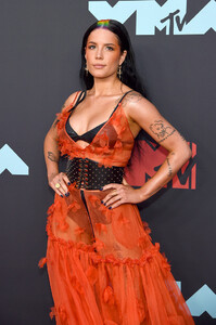 Halsey+2019+MTV+Video+Music+Awards+Arrivals+y5vSDOEaoQhx.jpg