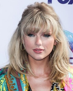       tay110819BZNimage141.jpg