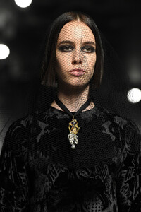 581197115_ChristianDiorRunwayParisFashionWeekHauteh_MuWrS-M85x.thumb.jpg.0f9d1330a17a065f9b58b37b5c7ce8ae.jpg