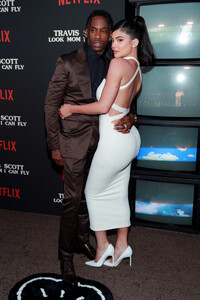 Kylie+Jenner+Premiere+Netflix+Travis+Scott+So5wQpF9QGAx.jpg