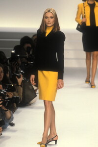 672486215_RalphLauren1996WomenRTW102.thumb.jpg.ca17fabc03e1237473abfef60b9dd706.jpg