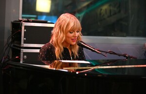       tay230819BZNimage104.jpg