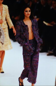 687730858_chanel-ss-1998(1).thumb.jpg.f471736fad4ce4a8b9225f39379848d4.jpg