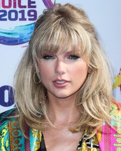       tay110819BZNimage134.jpg
