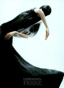 777647611_Gianfranco_Ferr_Fall_Winter_03_04_05.thumb.png.5352e9c8f27c6da6b202a7f6e572d8b8.png