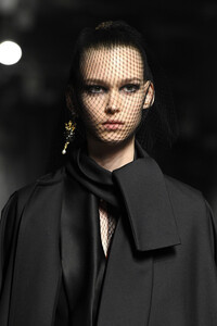 819823445_ChristianDiorRunwayParisFashionWeekHauteXUqjQ2-Tz4dx.thumb.jpg.cdb3e9f7e4782adada35cb2aa6f88eff.jpg