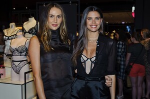 [1166906145] Victoria's Secret Launch Tour - Chicago, IL.jpg
