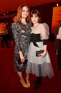 Zooey+Deschanel+World+Premiere+Disney+Lion+qo53HoCUh67x.jpg