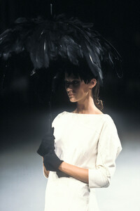 843112252_YohjiYamamoto2000WomenRTW58.thumb.jpg.5ffde2d5980c618cb62ad5ad86769f6e.jpg