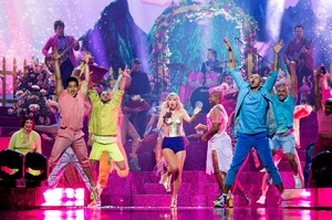       tay260819BZNimage131.jpg