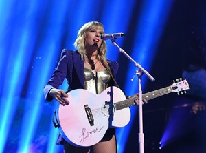       tay260819BZNimage161.jpg