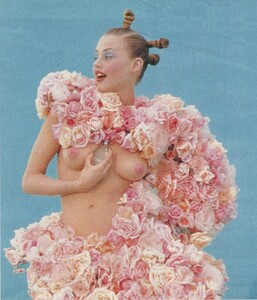 89534797_EstellaWarren_JeanPaulGoude_cacharel_1999Mexique.thumb.jpg.1e153e67cebab28ef1cf35a670408d26.jpg