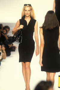 904543693_RalphLauren1996WomenRTW72.thumb.jpg.c6c6a00d088096d44db3096ea9166f48.jpg