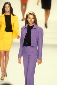 926714987_RalphLauren1996WomenRTW9.thumb.jpg.60b6ca0a640b27069169c48a5e7c4271.jpg