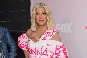 Tori+Spelling+Beverly+Hills+90210+Peach+Pit+vAEIYZZGuxDx.jpg