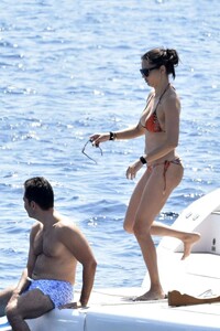 Adriana-Lima-in-Bikini-2019-07.jpg