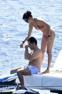 Adriana-Lima-in-Bikini-2019-16.jpg