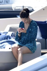Adriana-Lima-in-Bikini-2019-33.jpg