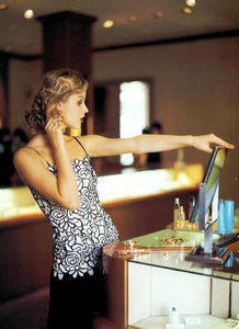 Chin_Giorgio_Grati_Spring_Summer_1994_04.thumb.png.59acad86594f9e703c33f8f2c2b73339.png