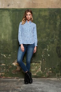 CrossJeans_fw2019_20-(27).thumb.jpg.fd8076a8af7aa470803a188461cd25e7.jpg