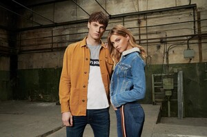 CrossJeans_fw2019_20-(6).thumb.jpg.a3fca39722fe304d15de3db08c4fd6ec.jpg