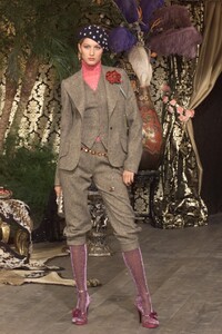 DOLCE-GABBANA-FALL-2000-RTW-71-GISELE-BUNDCHEN-2D3T3771.thumb.jpg.a0ce854afb862331b22d6e4a316df704.jpg