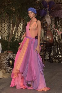 DOLCE-GABBANA-FALL-2000-RTW-90-GISELE-BUNDCHEN-2D3T3814.thumb.jpg.9dd72d2def08a3b9c0e448a0687a0263.jpg