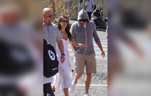 Getting-Serious-Leonardo-DiCaprio-Camilla-Morrone-Tour-Italy-With-Their-Parents161_009.jpg