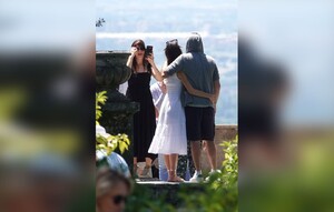 Getting-Serious-Leonardo-DiCaprio-Camilla-Morrone-Tour-Italy-With-Their-Parents362_015.jpg