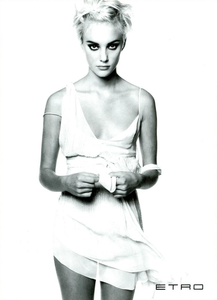 Meisel_Alberta_Ferretti_Spring_Summer_1994_05.thumb.png.02e1547083fbe312a7025f1ecd25ecd7.png