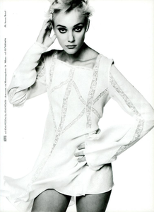 Meisel_Alberta_Ferretti_Spring_Summer_1994_06.thumb.png.5729237a553d43f7223d8ddf3a76a72e.png